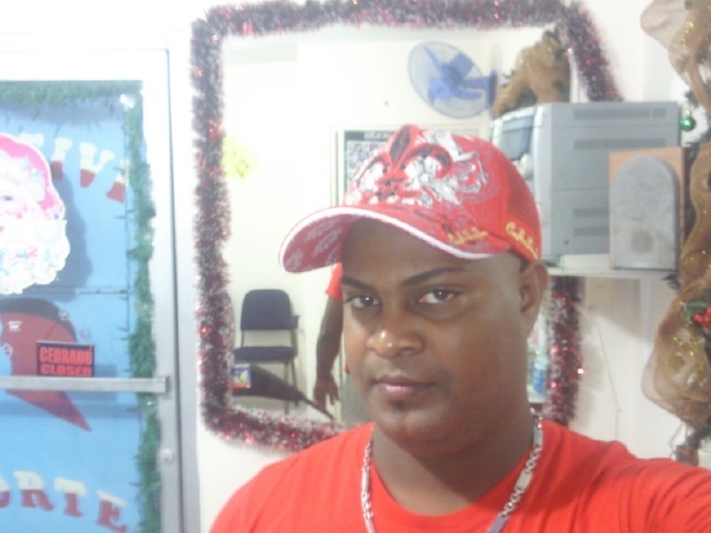 Date this tall Dominican Republic man David ernesto d from Capital DO16145