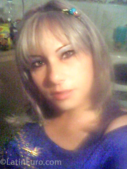 Date this gorgeous Colombia girl Luz from Bogota CO13238