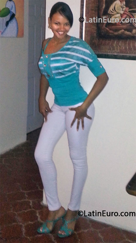 Date this lovely Dominican Republic girl Cristalis from Nagua DO16396