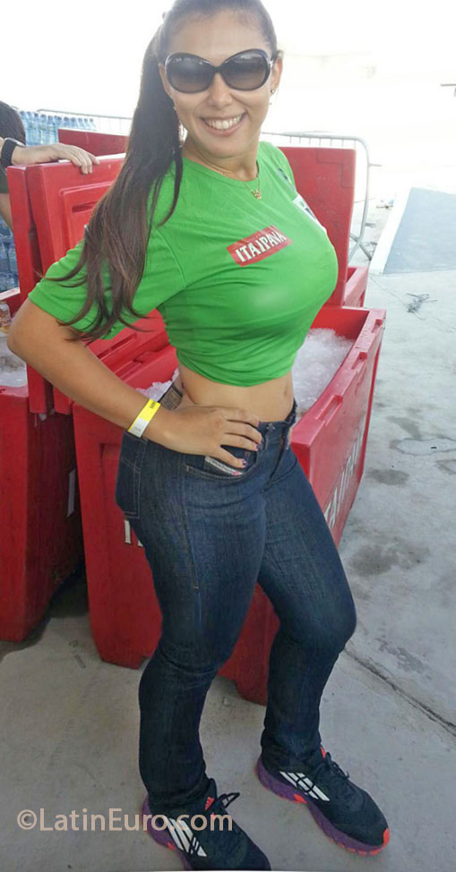Date this athletic Brazil girl Monique from Rio De Janeiro BR7931