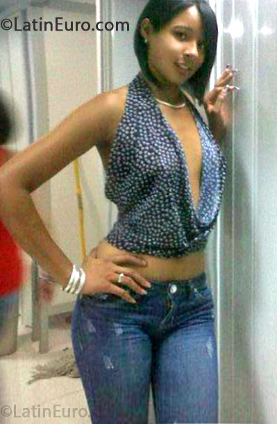 Date this exotic Dominican Republic girl Suleidy from Santiago DO32784