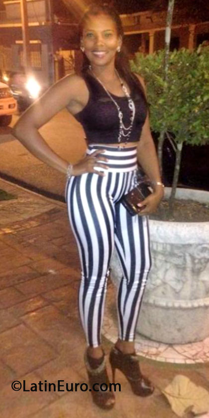 Date this hot Dominican Republic girl Carolina from Hato Mayor DO16407