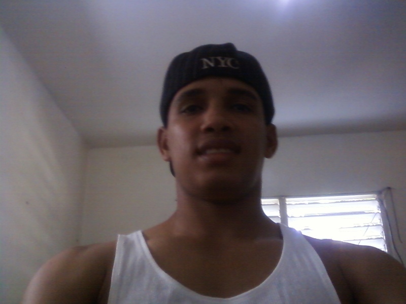 Date this gorgeous Dominican Republic man Deivi from Santo Domingo DO16862
