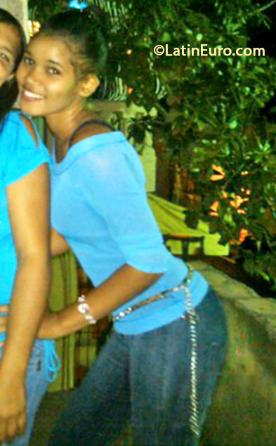 Date this tall Dominican Republic girl Anny from Santo Domingo DO17005