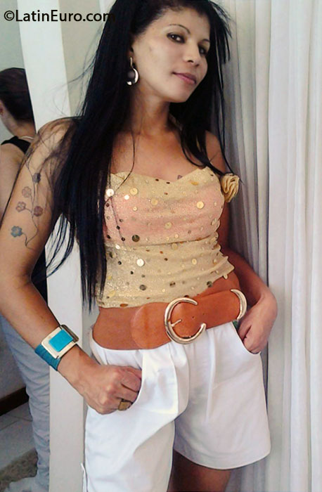Date this athletic Brazil girl Luna from Sao Paulo BR8113