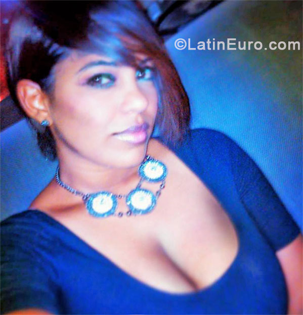 Date this happy Dominican Republic girl Emel from Santo Domingo DO17359