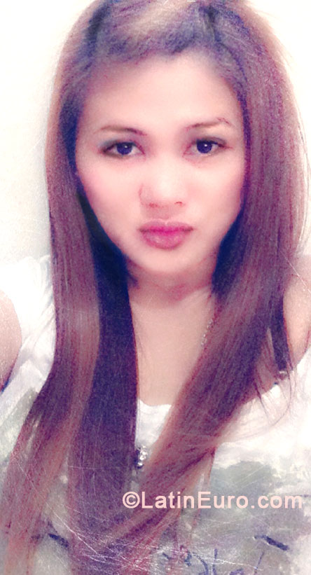 Date this voluptuous Philippines girl Mikee from Quezon City PH588