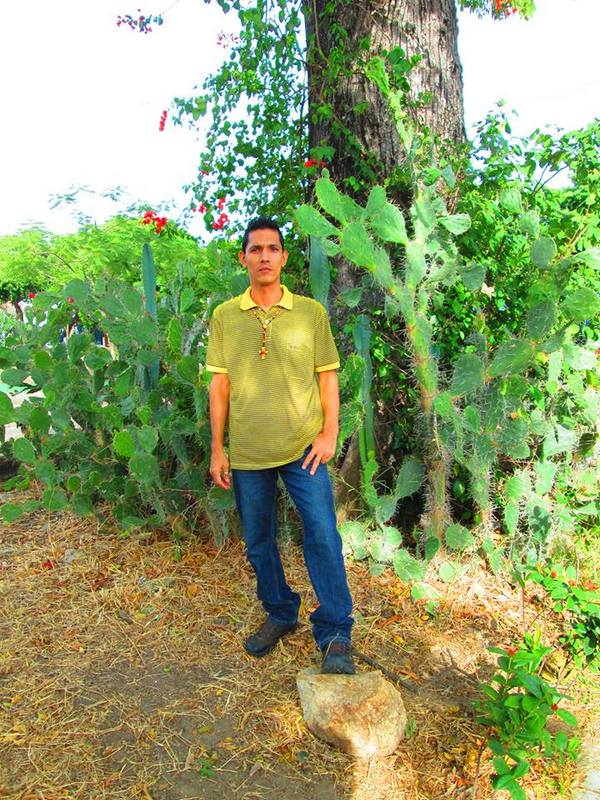 Date this tall Colombia man Mario from Girardot CO14239