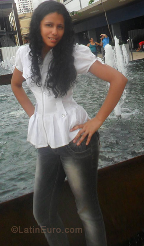 Date this gorgeous Brazil girl Jaqueline from Goiania BR8206