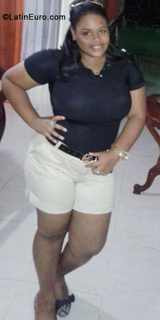 Date this hard body Dominican Republic girl Wenifer from Santo Domingo DO17647