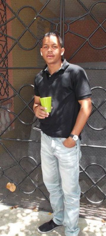 Date this nice looking Dominican Republic man Victor alvarez from Santo Domingo DO17650