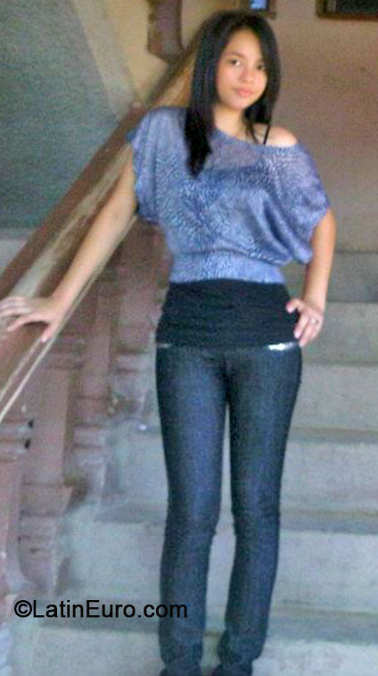 Date this sultry Honduras girl Nohami from San Pedro Sula HN903