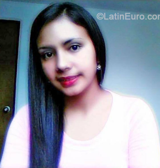 Date this hard body Colombia girl Marlyn from Pamplona CO14544