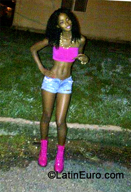 Date this hard body Jamaica girl Shan from Santa Cruz JM1896