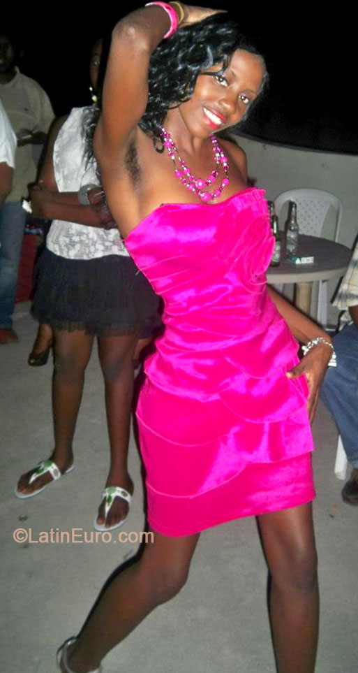 Date this hard body Jamaica girl Shanique from Kingston JM1448
