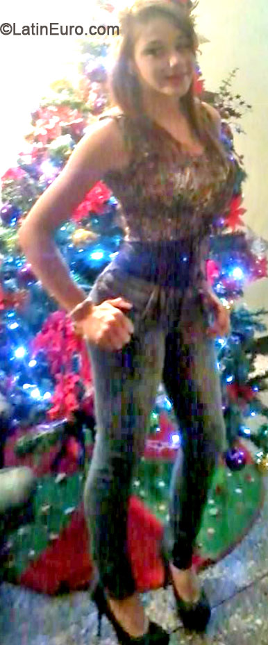 Date this sultry Venezuela girl Oriena from Caracas VE121