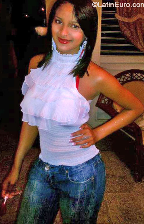 Date this passionate Dominican Republic girl Geni from Santo Domingo DO18153