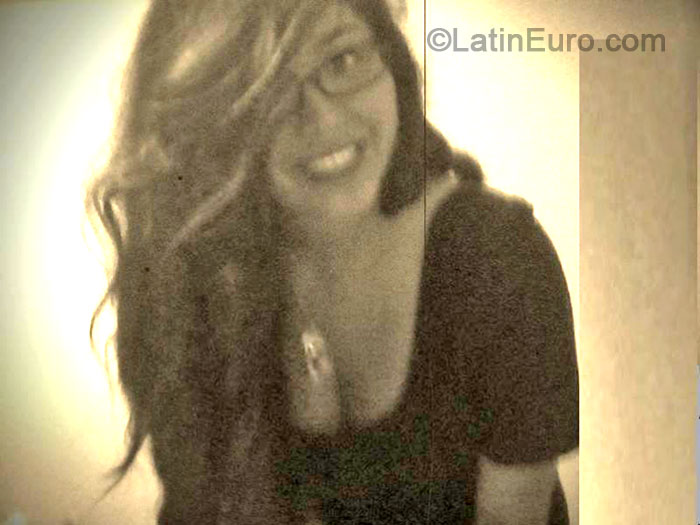 Date this charming Peru girl Suriksa from Piura PE882