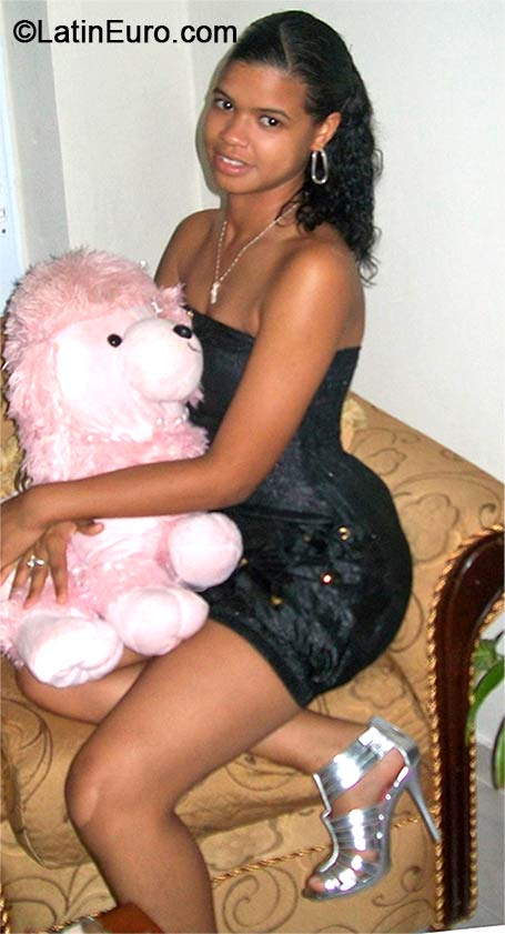 Date this lovely Dominican Republic girl Josnairy from Santo Domingo DO18440