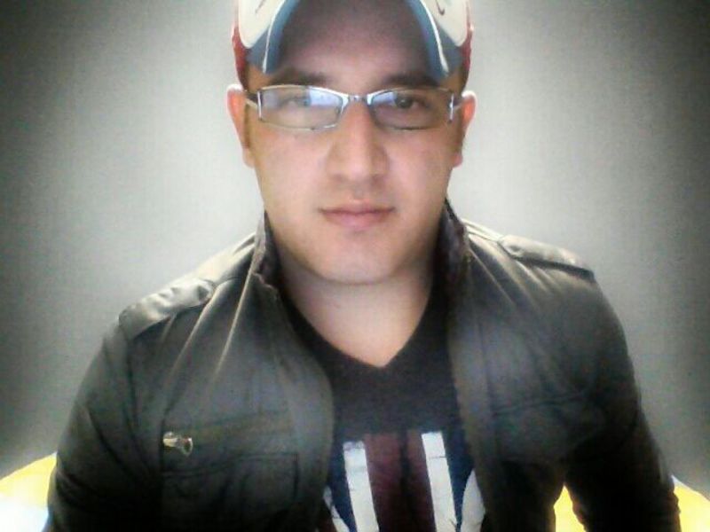 Date this beautiful Colombia man Aluen from Bogota CO14913