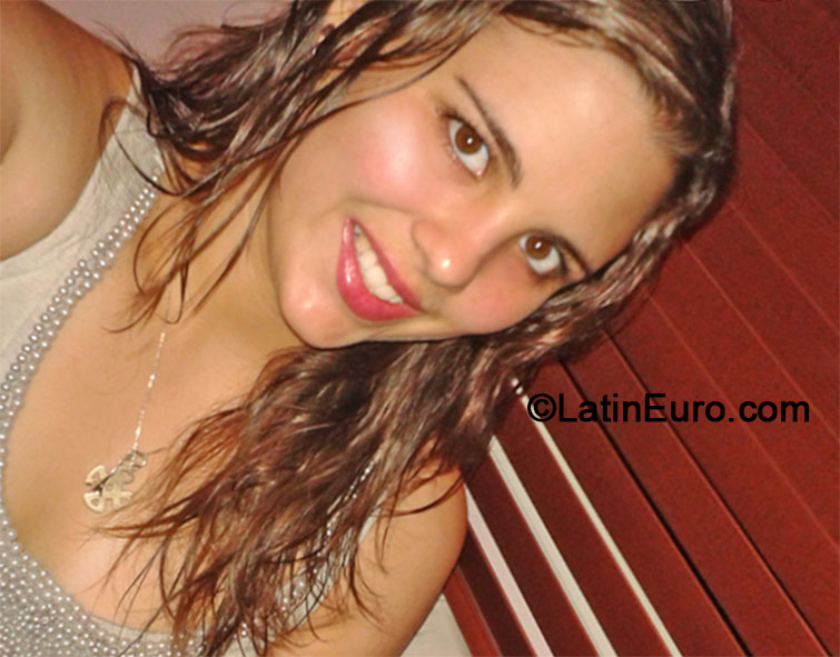 Date this voluptuous Venezuela girl Gabriela from Caracas VE179