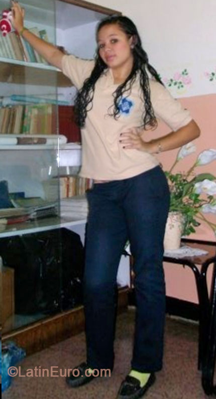 Date this athletic Venezuela girl Josi from Caracas VE198