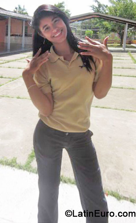 Date this attractive Venezuela girl Bethania from Caracas VE200