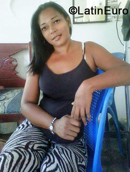 Date this tall Dominican Republic girl Estudiante from San Pedro De Macoris DO18957
