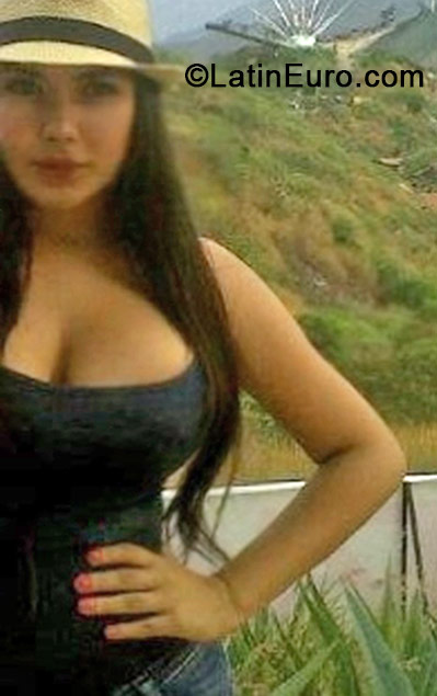 Date this charming Colombia girl Laura from Bucaramanga CO15181