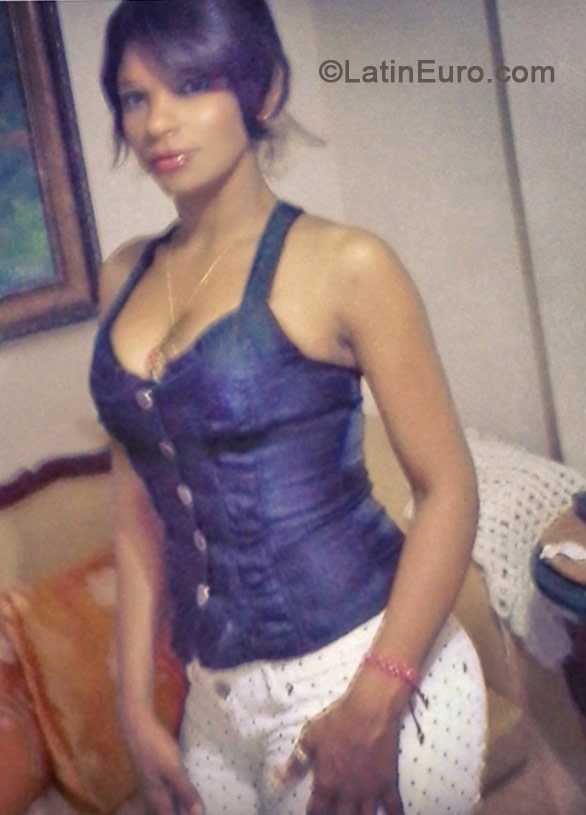 Date this young Dominican Republic girl Miranda from Santiago DO19129