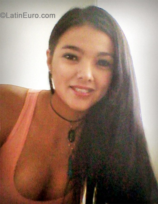 Date this pretty Colombia girl Carolina from Cali CO15323