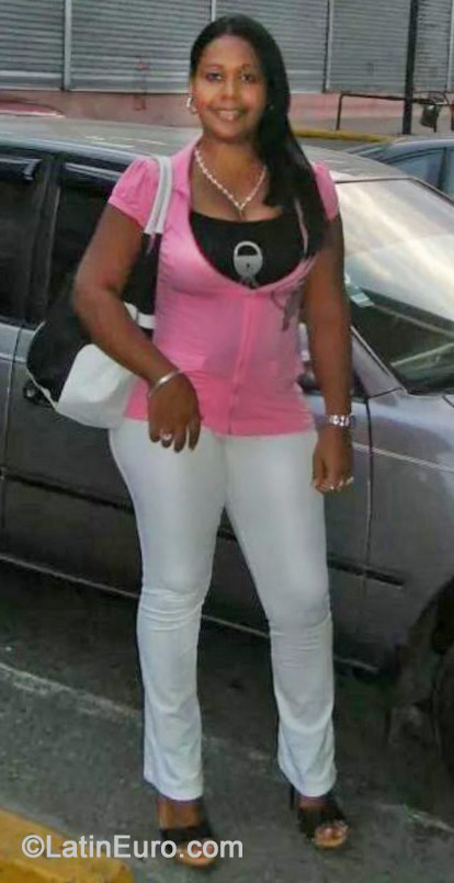 Date this charming Dominican Republic girl Tania from Santo Domingo DO19213