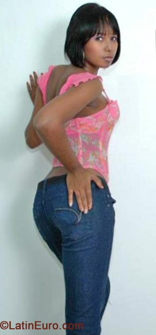 Date this sensual Dominican Republic girl Carmen from Santiago DO21147