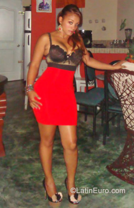 Date this cute Dominican Republic girl DANIELA from La Vega DO19274