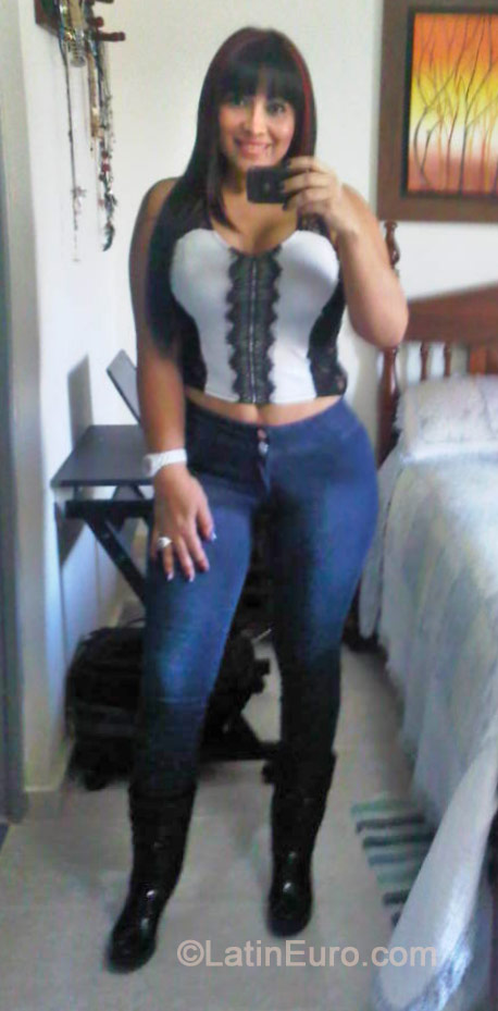 Date this stunning Colombia girl Zoraya from Medellin CO17344