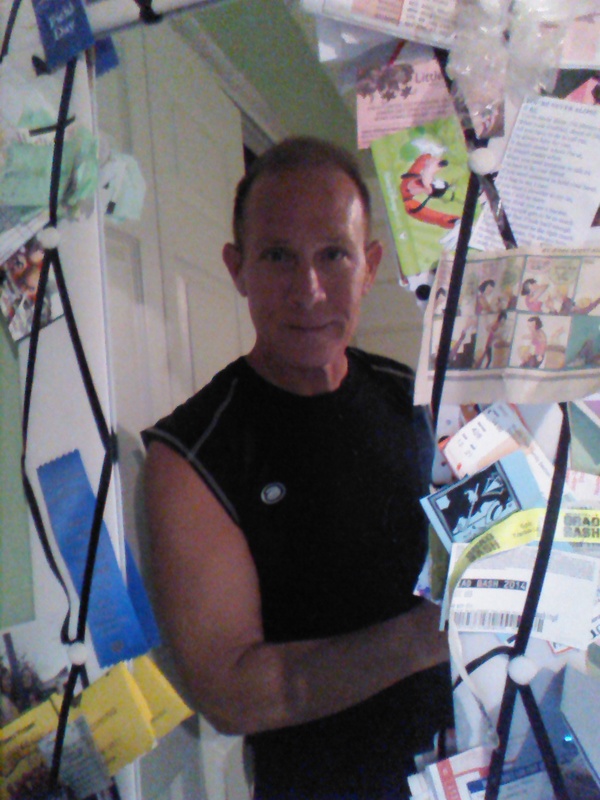 Date this hot United States man James from Weston US15139
