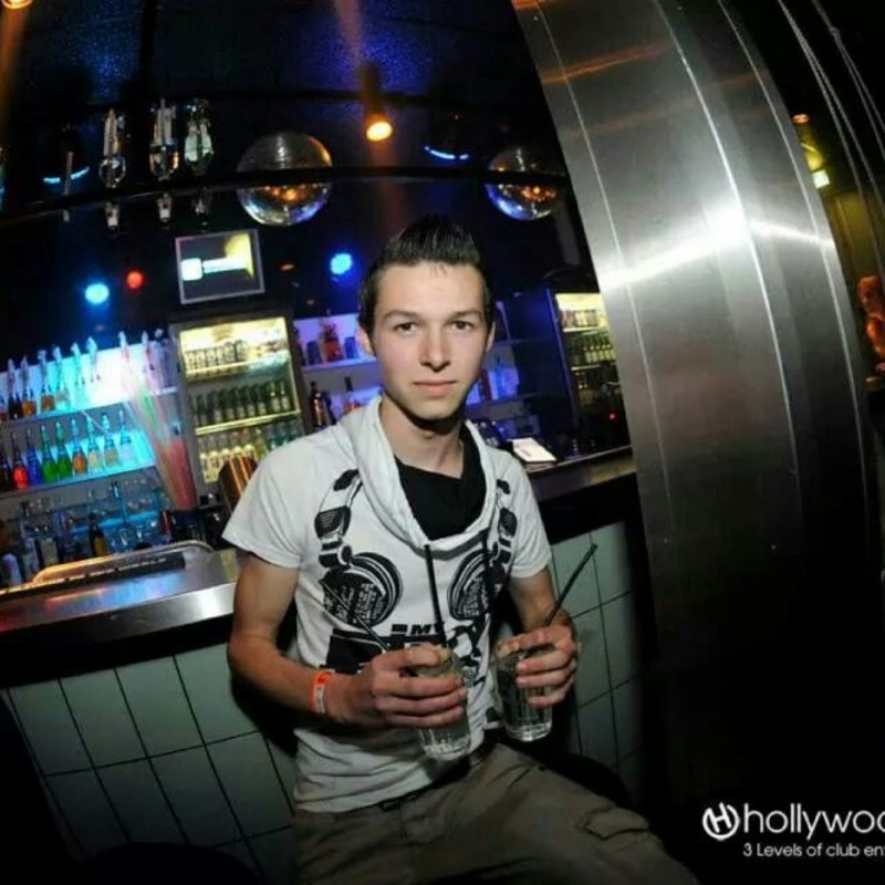Date this happy Netherlands man Jerrydev from Dordrecht NL242