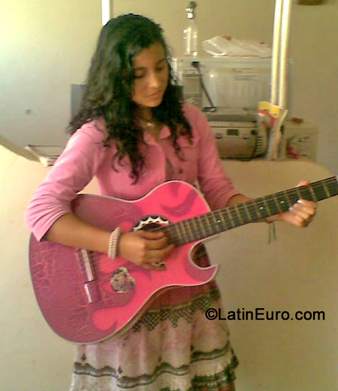 Date this tall Colombia girl Paula from Bogota CO18156