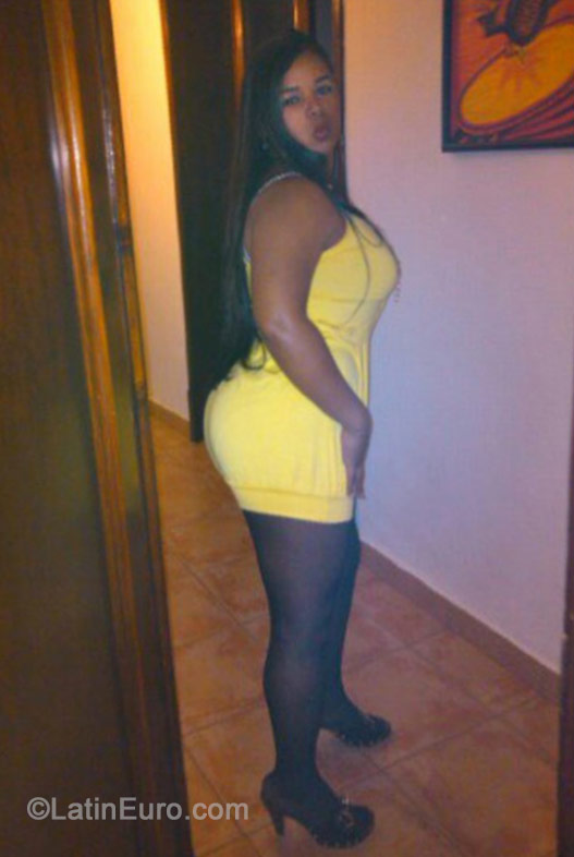 Date this foxy Dominican Republic girl Yerka from Santiago DO29528