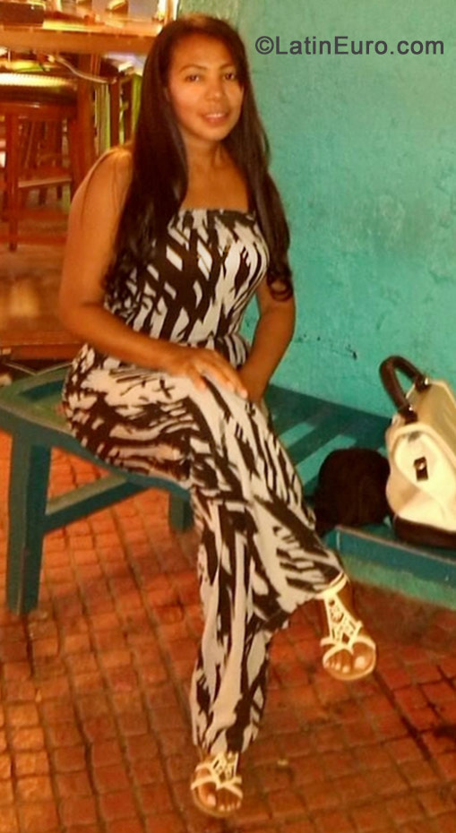 Date this foxy Dominican Republic girl Ylma from Santo Domingo DO19478