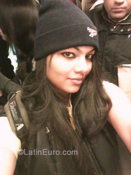 Date this foxy India girl Priya from Pune IN257