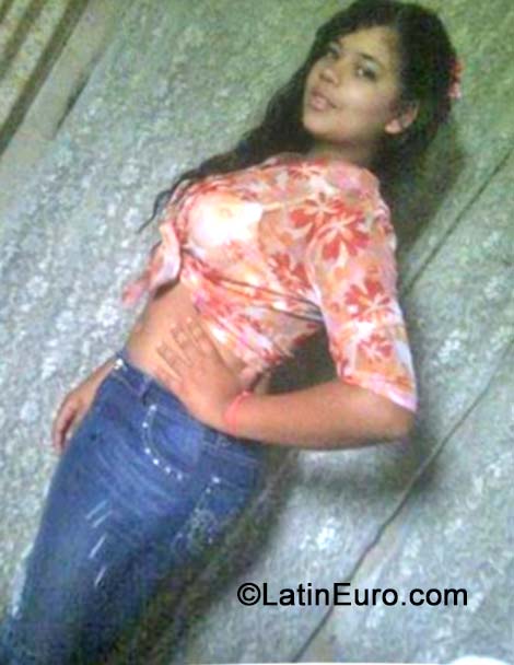 Date this stunning Dominican Republic girl Keisy from Santo Domingo DO19571