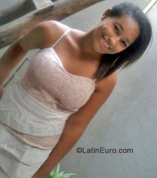 Date this tall Brazil girl Laiza from linhares BR8912