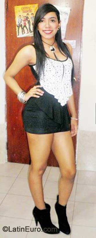 Date this charming Colombia girl Karoline from Barranquilla CO15673