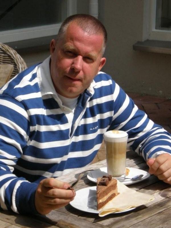 Date this tall Canada man Stelov40 from Montreal CA624