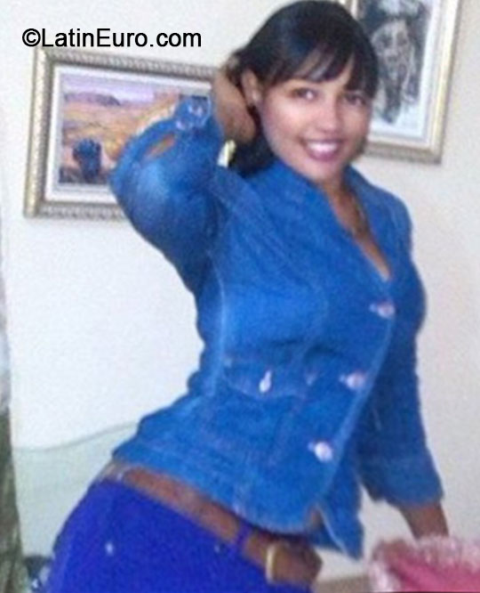Date this pretty Dominican Republic girl Laura tineo from Santo Domingo DO19860