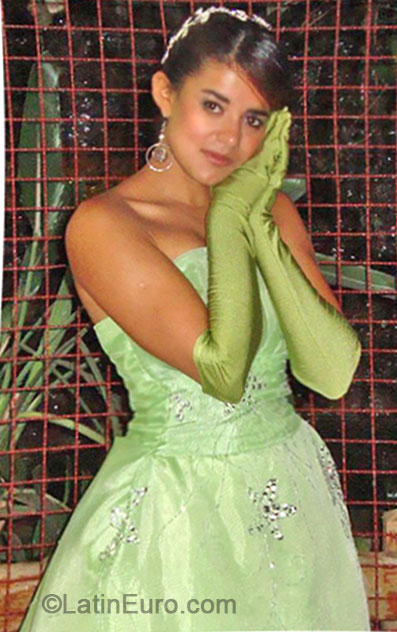 Date this hard body Brazil girl Michely from Goiania BR9010