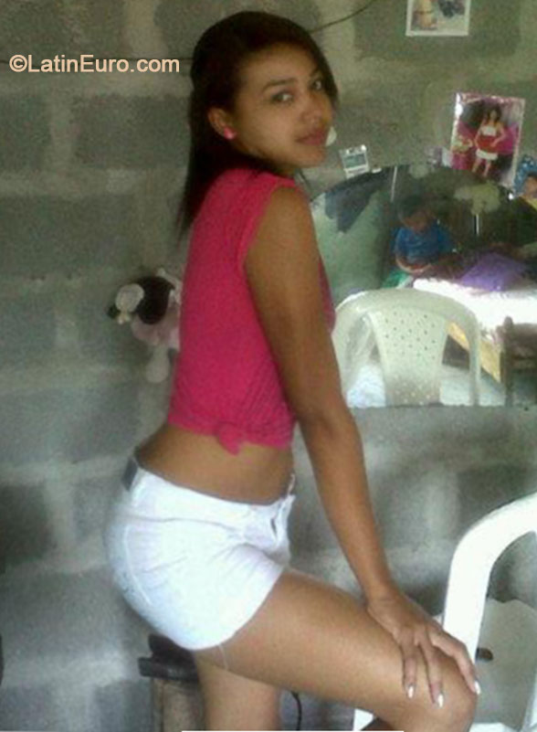 Date this voluptuous Colombia girl Frinie from Apartado CO16311