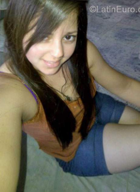 Date this voluptuous Honduras girl Andrea from Copan HN1212