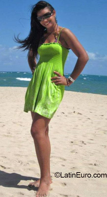 Date this gorgeous Dominican Republic girl Julissa from Santiago DO20147